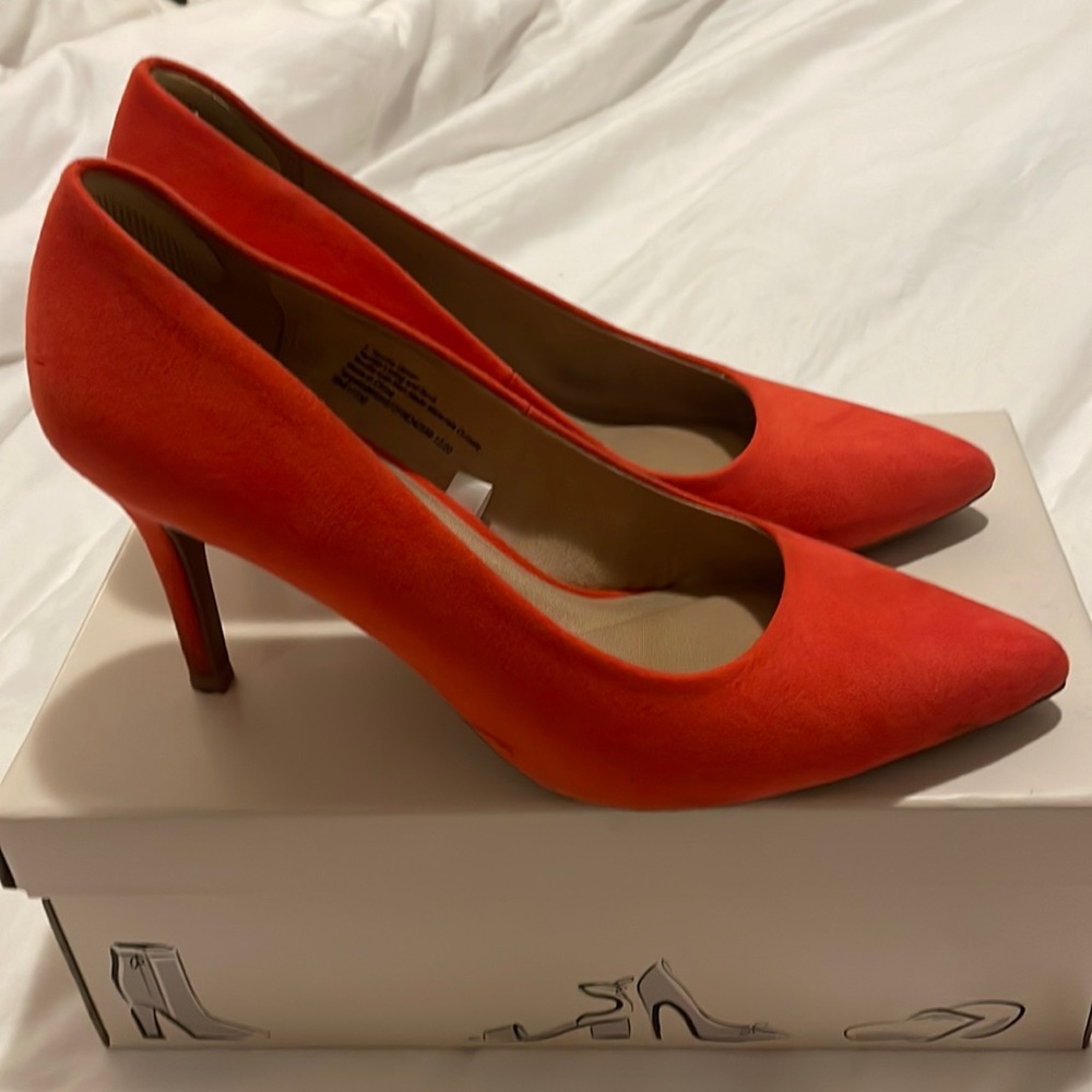Orange Pumps